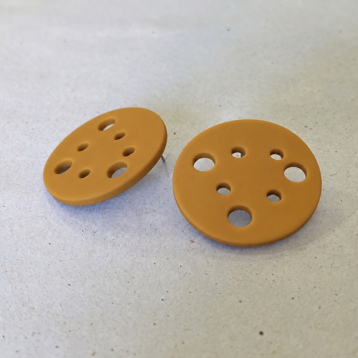 HOLE OCHRE